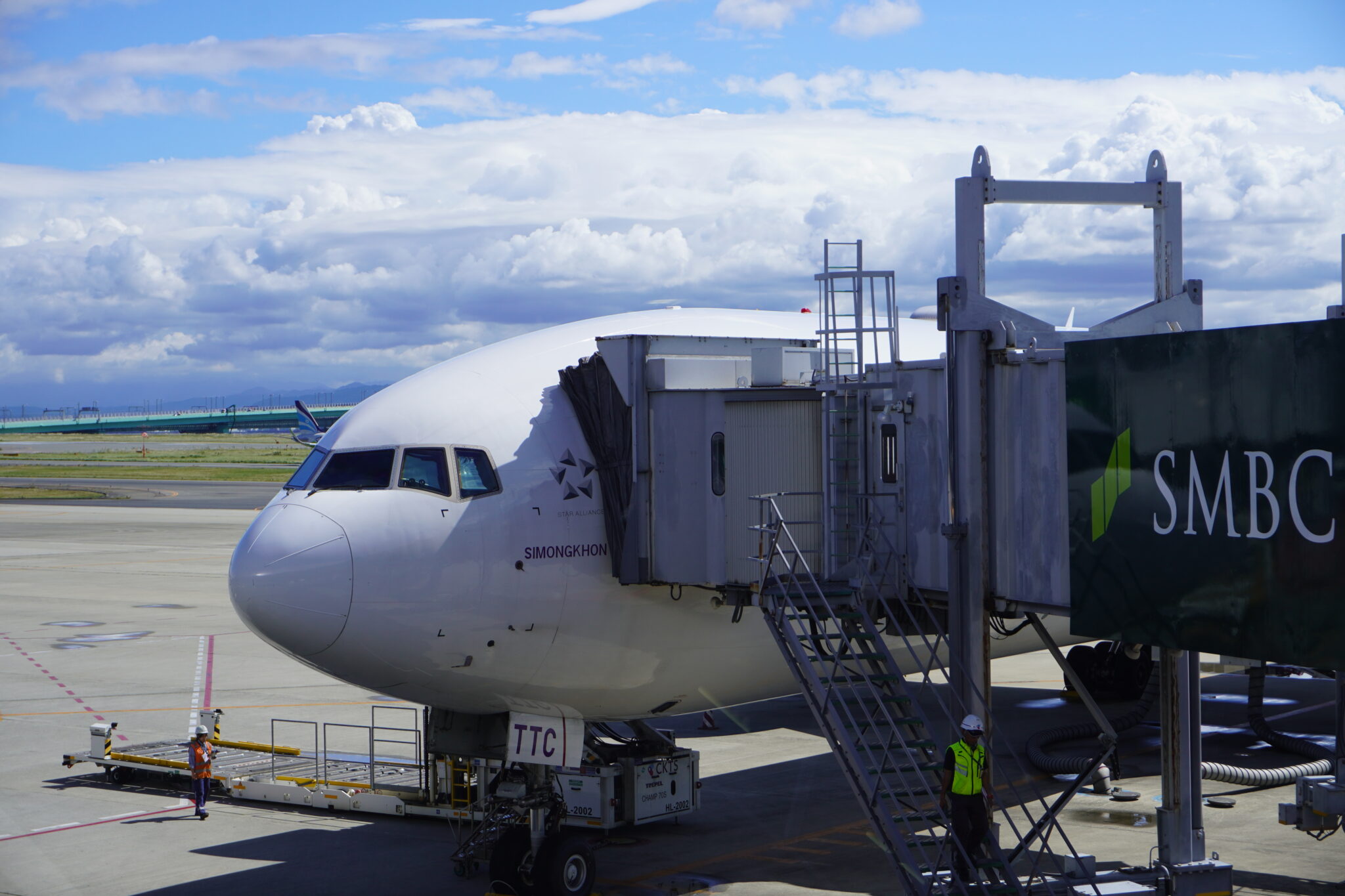 รีวิว Business Class การบินไทย บน 777-300 ER ลำใหม่ (77Y)